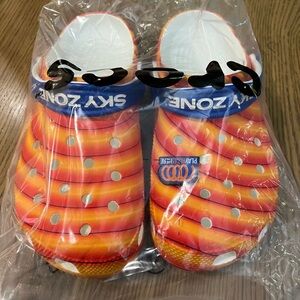 Crocs Skyzone Adult Men’s 8 Woman’s 10 Brand New